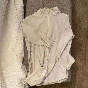 Lululemon define jacket size small but more medium.